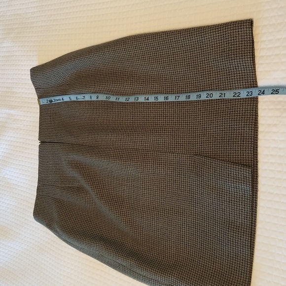 Jones New York Women's Wool Skirt, Gray and black checkered, US size 14 - Picture 6 of 7